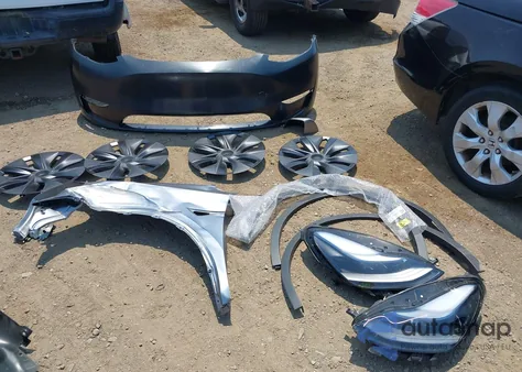 2024 Tesla Model Y Long Range Dual Motor All-Wheel Drive из США, поврежденный, VIN 7SAYGDEE6RA300764